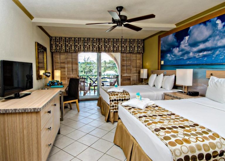 Habitación doble con balcón y vista tropical en Accra Beach Hotel & Spa, Barbados