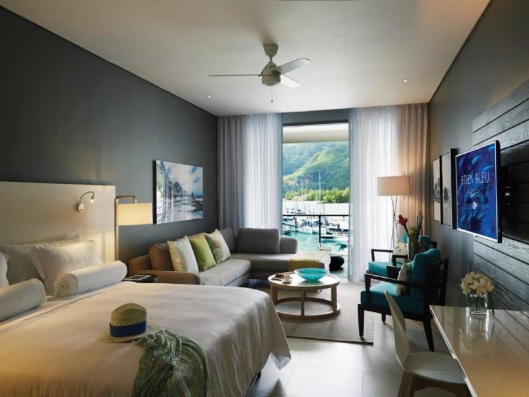 Habitación deluxe con vista al puerto deportivo y montaña en Eden Bleu Hotel Seychelles