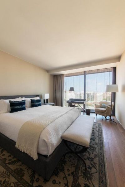 Habitación deluxe con cama king y vista panorámica a la ciudad en Hotel Montevideo Leading Hotels