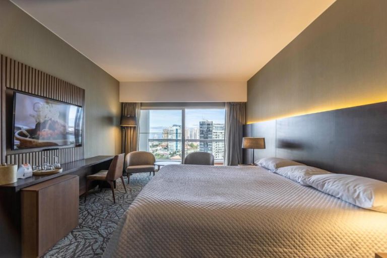 Habitación doble con vista panorámica a la ciudad en el hotel Enjoy Punta del Este