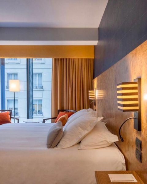 Habitación doble con cama king y vistas a la ciudad en Debaines Hotel Santiago