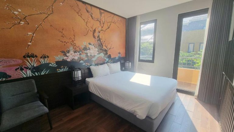 Habitación doble con mural japonés floral en Hotel Lynn Times Thanh Thủy, Phú Thọ, Vietnam