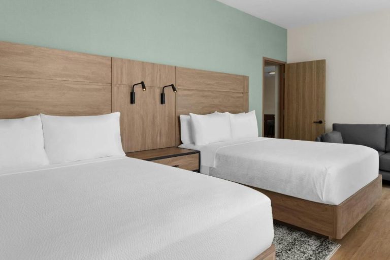 Habitación doble con dos camas queen en Residence Inn by Marriott San Jose Alajuela el Coyol