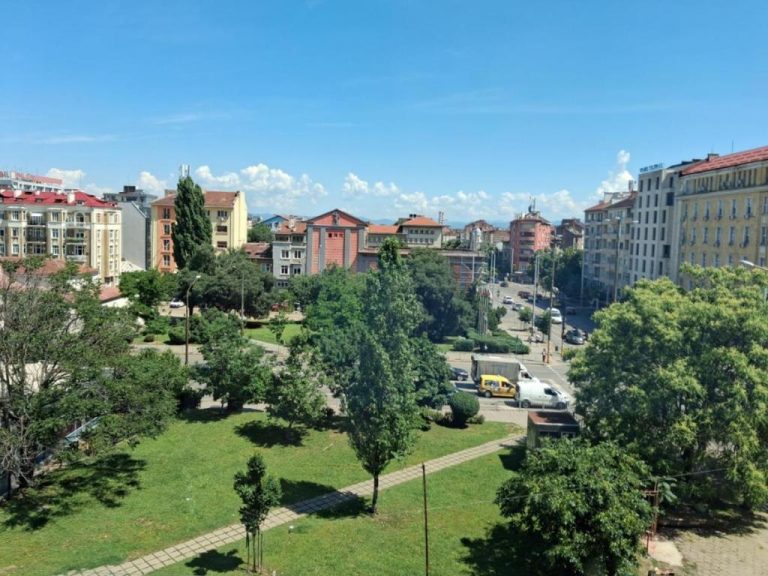 Vistas panorámicas del parque y la ciudad desde el Central Plaza Hotel con parking gratuito