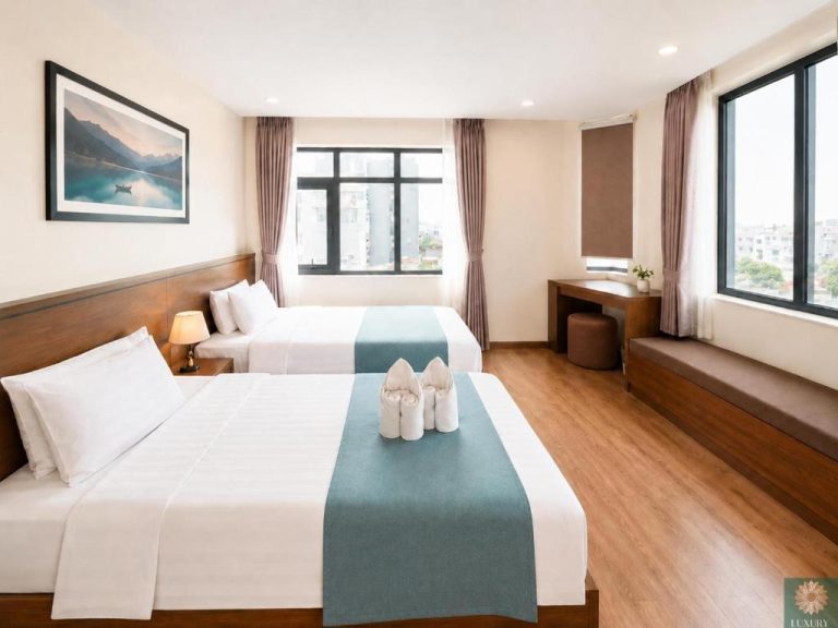 Habitación twin deluxe con dos camas y vistas a la ciudad en Corner Central Danang City Hotel