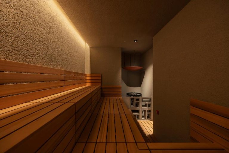 Sauna interior con bancos de madera y calefactor de piedras en South Gate Hotel Okinawa Naha Tomari Port