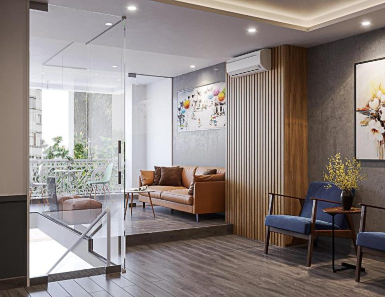 Sala de estar moderna con sofá de cuero y sillón azul en Kas Zody Boutique Hotel & Spa