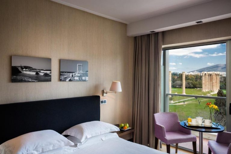 Habitación doble con vistas al Templo de Zeus Olímpico en The Athens Gate Hotel, Atenas