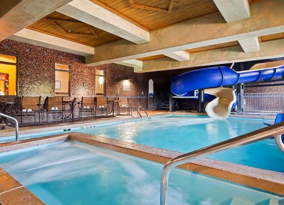 kansas city hotels with waterslides