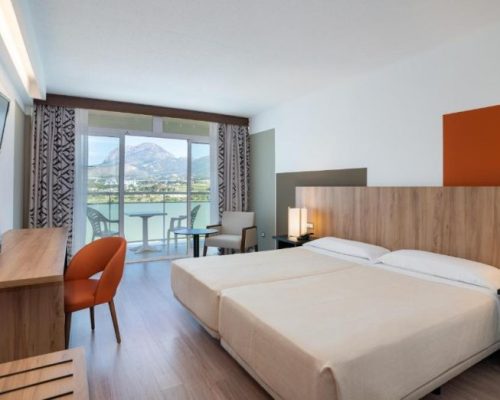 hotels-with-a-water-park-Medplaya-Hotel-Flamingo-Oasis-in-Benidorm-2-scaled.jpg