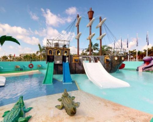 hotels-with-a-water-park-Seadust-Cancun-in-Mexico-2-scaled.jpg