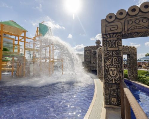 hotels-with-a-water-park-royalton-splash-riviera-cancun-in-Mexico-3-scaled.jpg